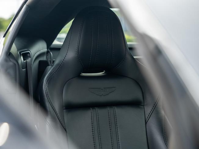 ASTON MARTIN Vantage Photo 5