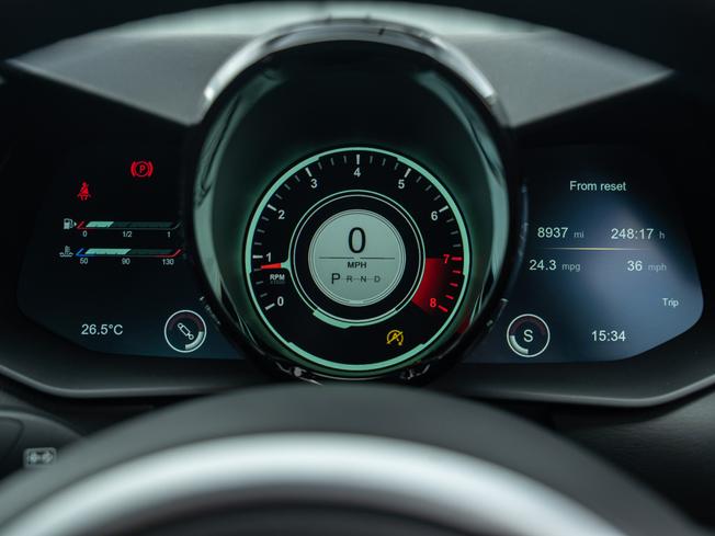 ASTON MARTIN Vantage Photo 6