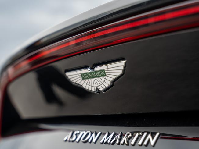 ASTON MARTIN Vantage Photo 8