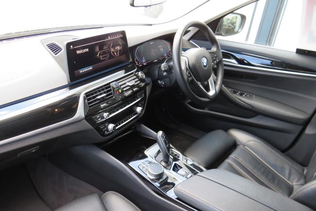 BMW 5 Series Photo 16