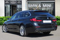 BMW 5 Series Photo 2