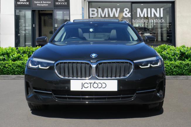 BMW 5 Series Photo 4