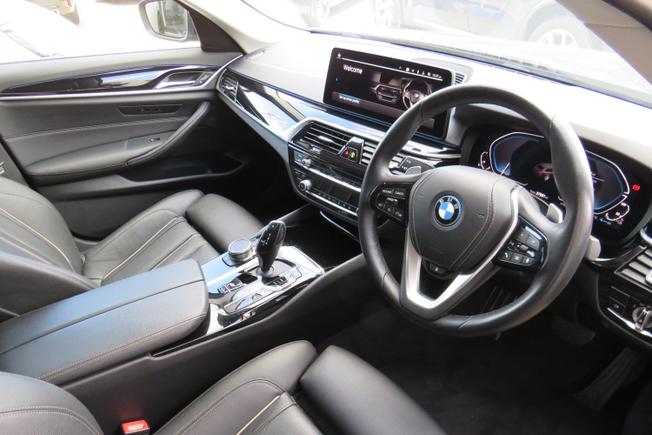 BMW 5 Series Photo 7