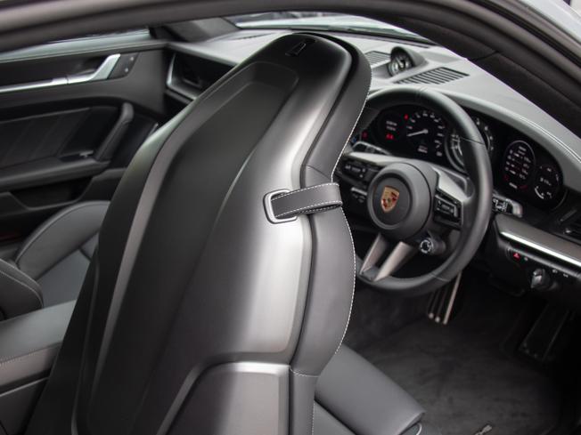 PORSCHE 911 Photo 13