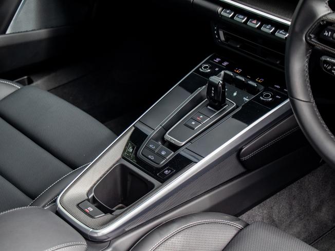 PORSCHE 911 Photo 19