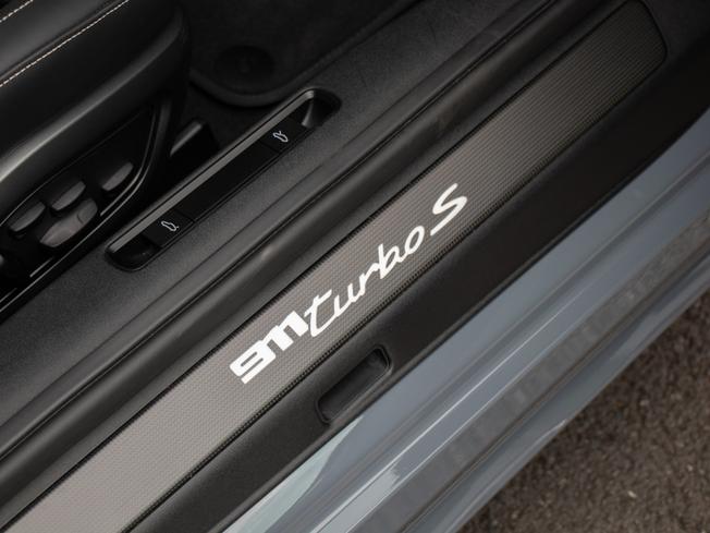 PORSCHE 911 Photo 23