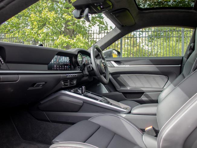PORSCHE 911 Photo 3