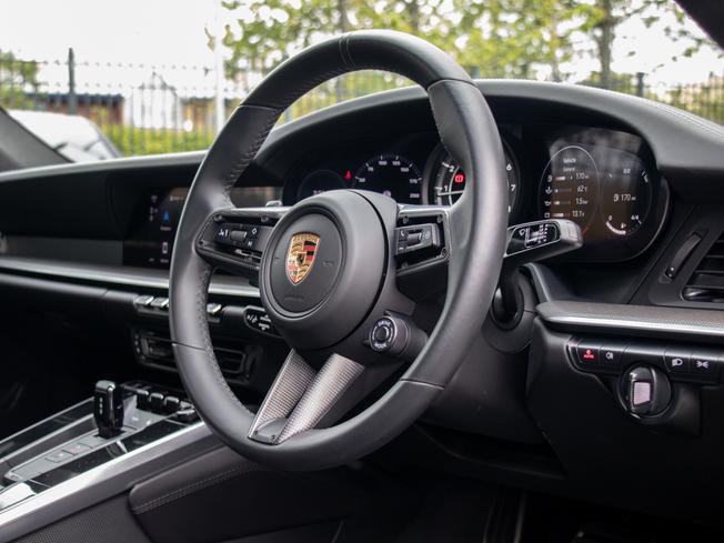 PORSCHE 911 Photo 8