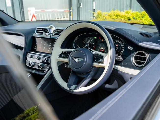 BENTLEY Bentayga Photo 11
