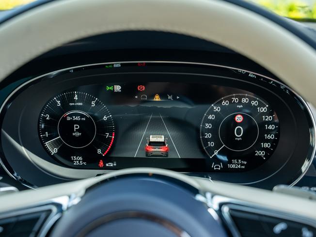 BENTLEY Bentayga Photo 18