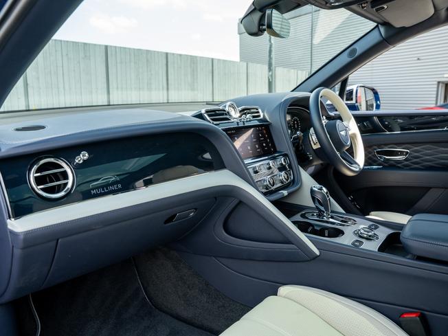 BENTLEY Bentayga Photo 2