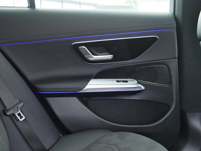 Mercedes-Benz E Class Photo 12
