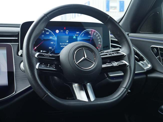 Mercedes-Benz E Class Photo 15