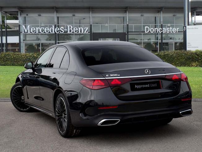 Mercedes-Benz E Class Photo 2