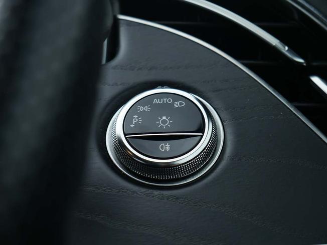 Mercedes-Benz E Class Photo 24