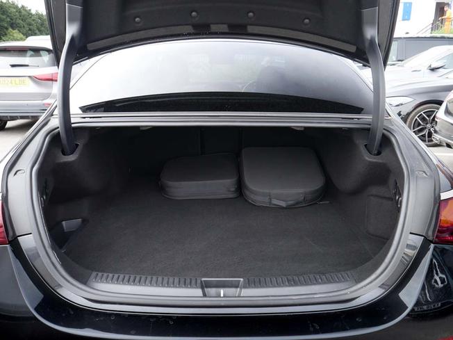 Mercedes-Benz E Class Photo 9