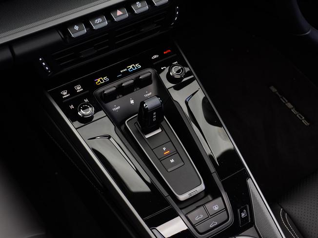 PORSCHE 911 Photo 42