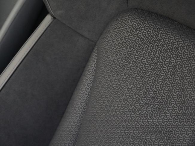 PORSCHE Taycan Photo 11