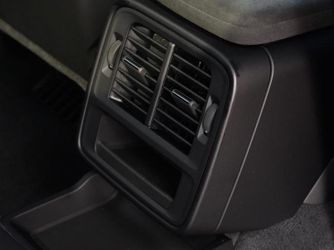 PORSCHE Taycan Photo 20