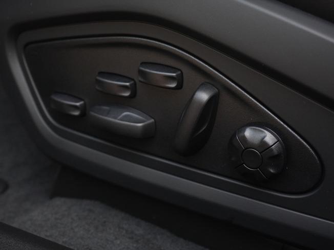 PORSCHE Taycan Photo 21