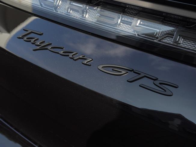 PORSCHE Taycan Photo 26