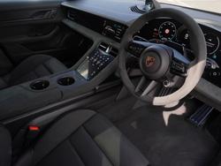 PORSCHE Taycan Photo 3