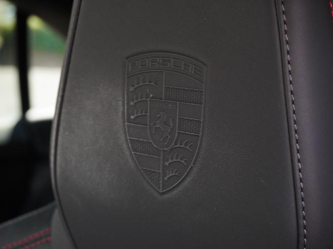 PORSCHE Macan Photo 15