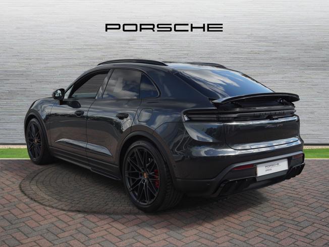 PORSCHE Macan Photo 2