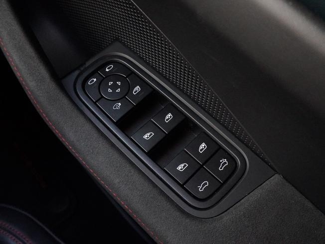 PORSCHE Macan Photo 29