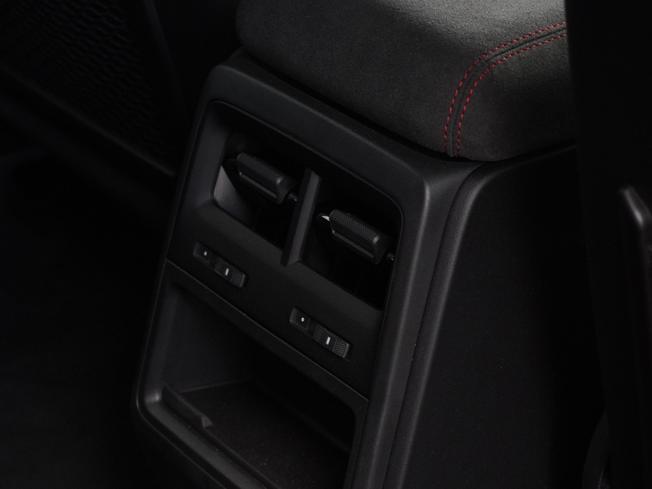 PORSCHE Macan Photo 35