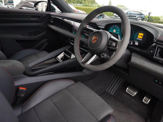 PORSCHE Macan Photo 9