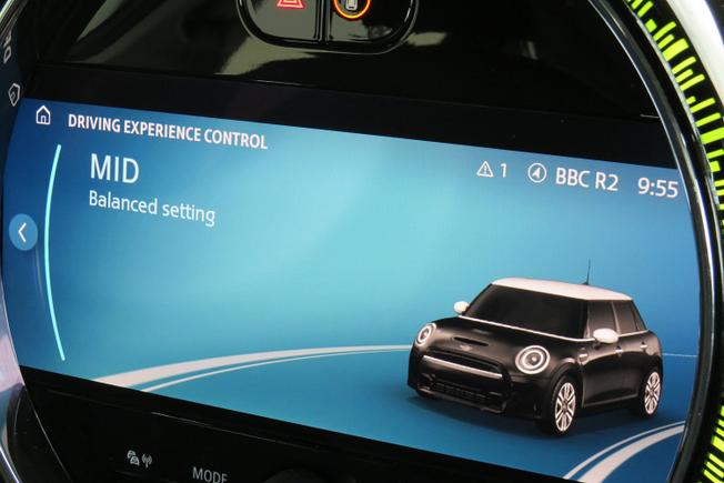 MINI Hatchback Photo 15