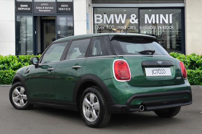 MINI Hatchback Photo 2