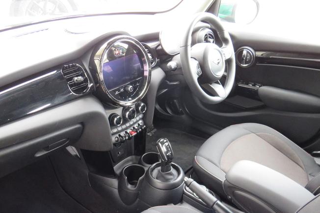 MINI Hatchback Photo 32