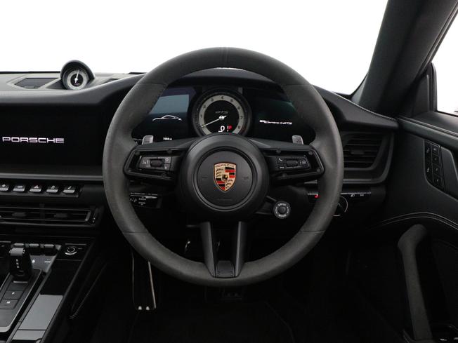Porsche 911 Photo 32