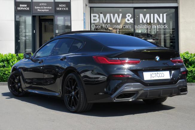 BMW 8 Series Photo 2