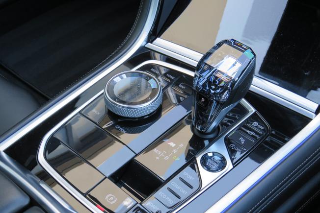 BMW 8 Series Photo 28