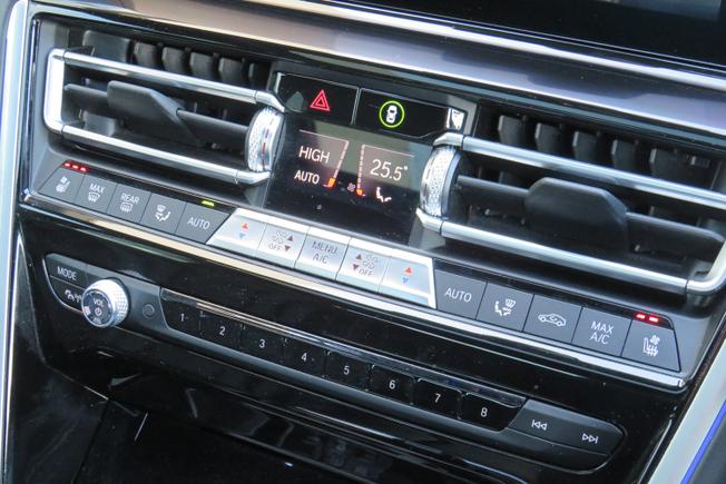 BMW 8 Series Photo 30