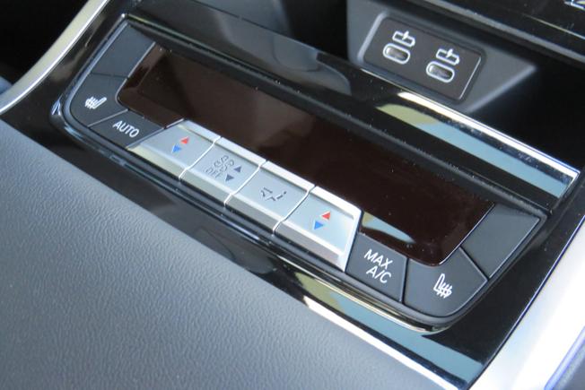 BMW 8 Series Photo 38
