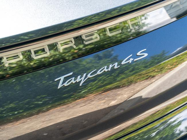 PORSCHE Taycan Photo 31