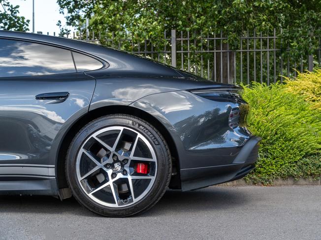 PORSCHE Taycan Photo 37