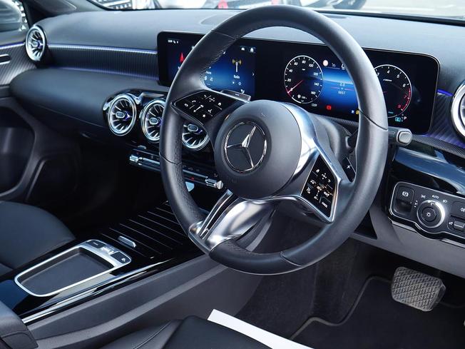 MERCEDES-BENZ A Class Photo 35
