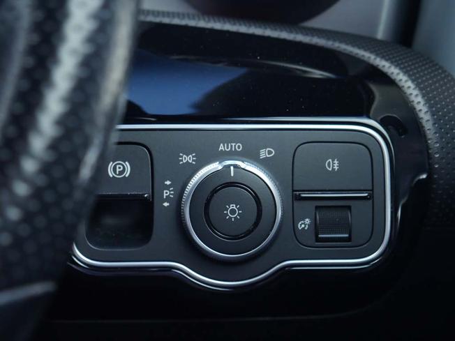 MERCEDES-BENZ CLA Class Photo 14