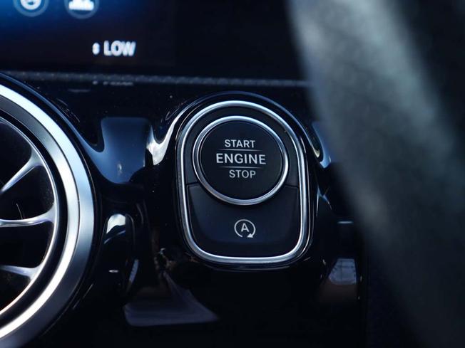 MERCEDES-BENZ CLA Class Photo 17