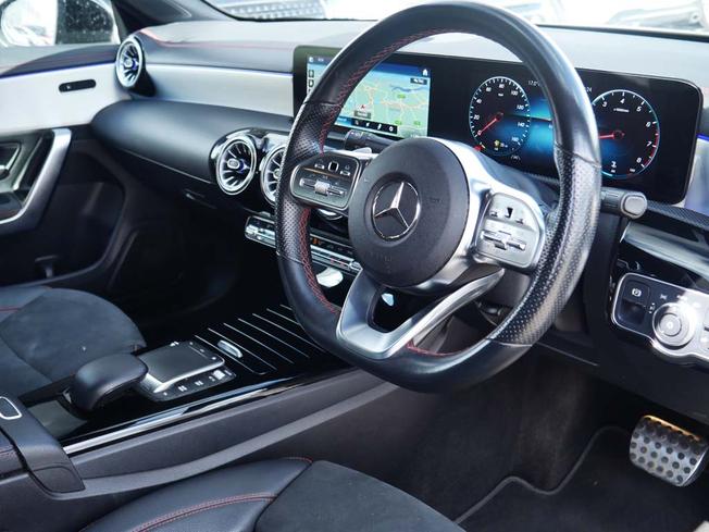 MERCEDES-BENZ CLA Class Photo 32