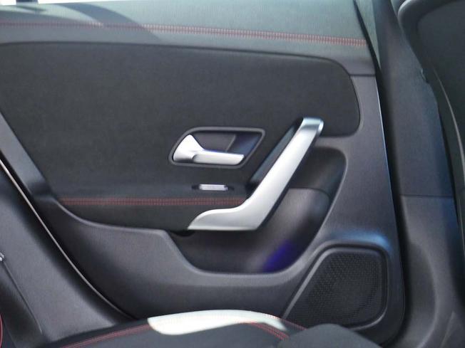 MERCEDES-BENZ CLA Class Photo 34