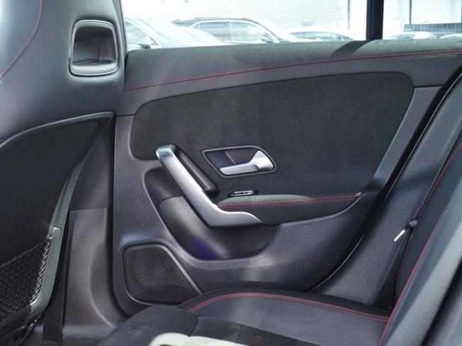MERCEDES-BENZ CLA Class Photo 37