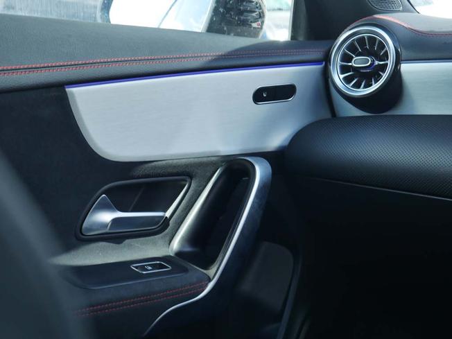 MERCEDES-BENZ CLA Class Photo 40