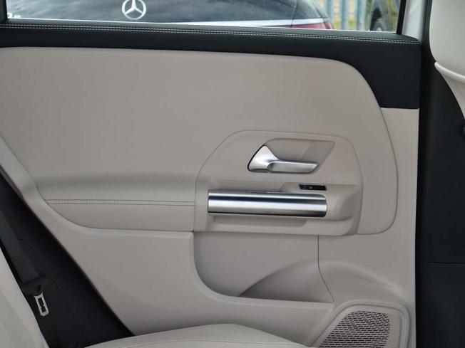 Mercedes-Benz B Class Photo 37