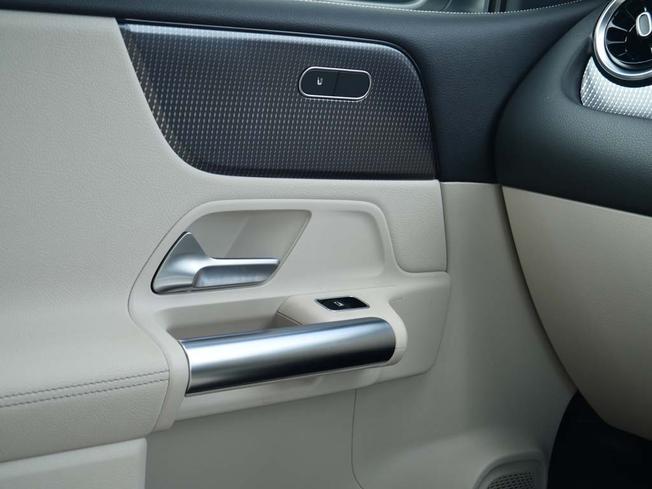 Mercedes-Benz B Class Photo 45